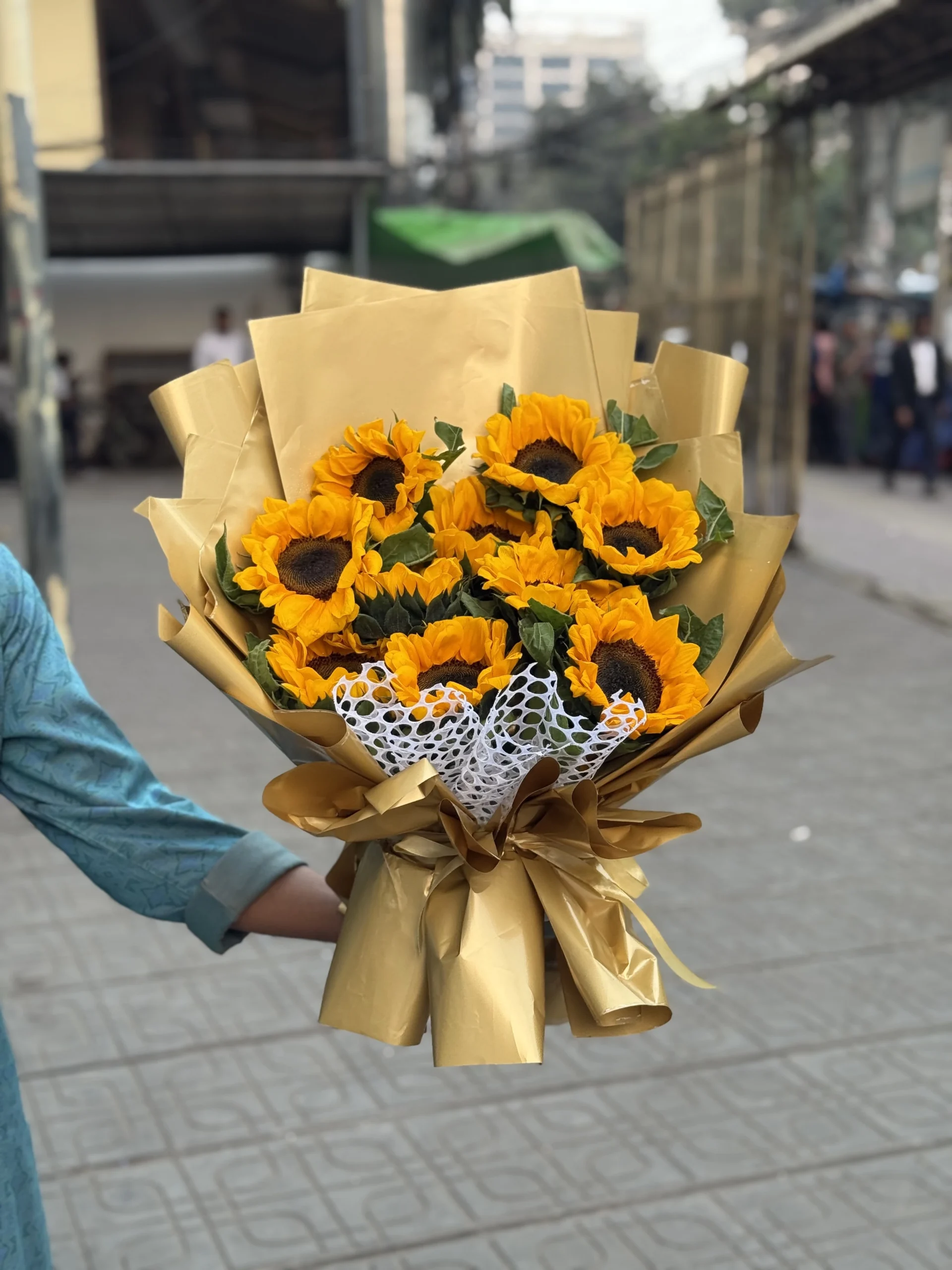 10 Pcs Natural Sunflower Bouquet – Fresh & Cheerful Flower Gift in Dhaka 10 Pcs Natural Sunflower Bouquet – Fresh & Cheerful Flower Gift in Dhaka