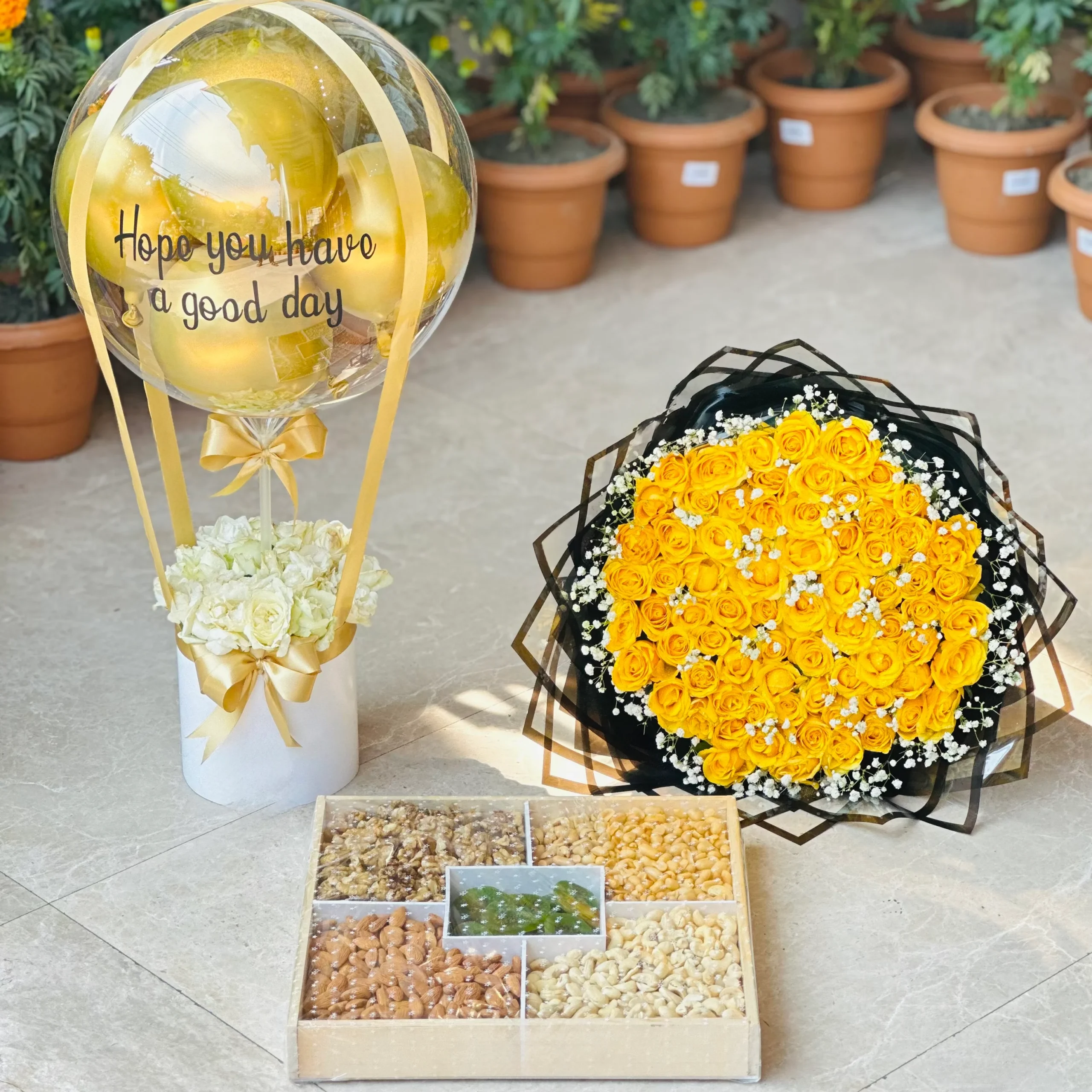 Dry Fruits Gift Box with Roses & Balloon Dry Fruits Gift Box with Roses & Balloon