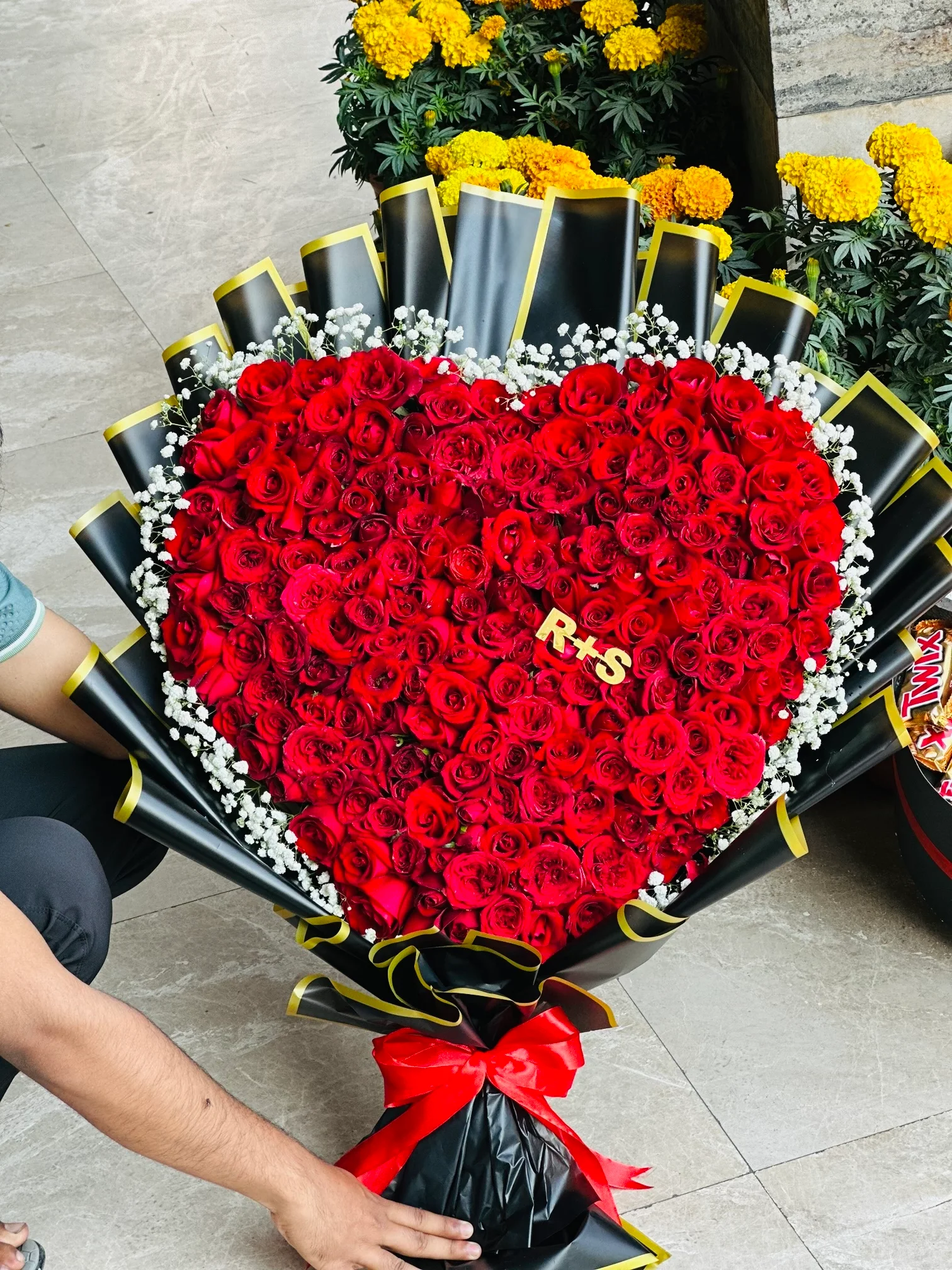 Heart-Shaped Red Rose Luxury Bouquet Heart-Shaped Red Rose Luxury Bouquet