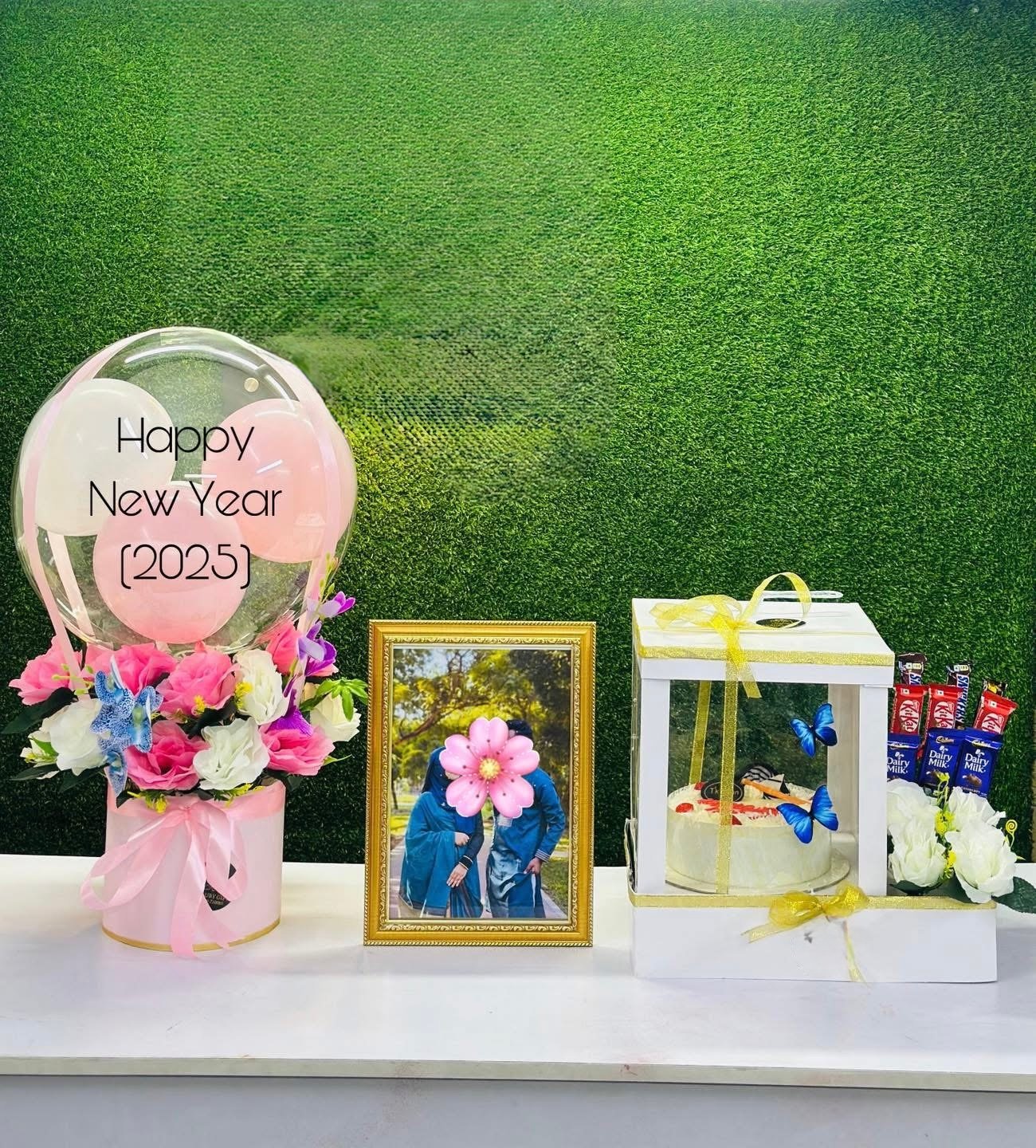 New Year Memory Gift Set with Balloon & Cake New Year Memory Gift Set with Balloon & Cake