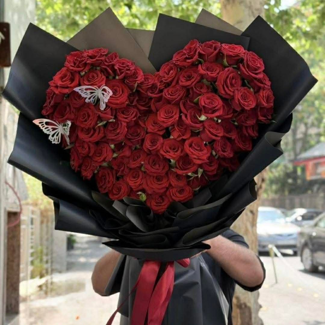 616571115_1560640396063973_8074741910017903009_n Heart-Shaped Red Rose Bouquet with Black Wrap - Image 1