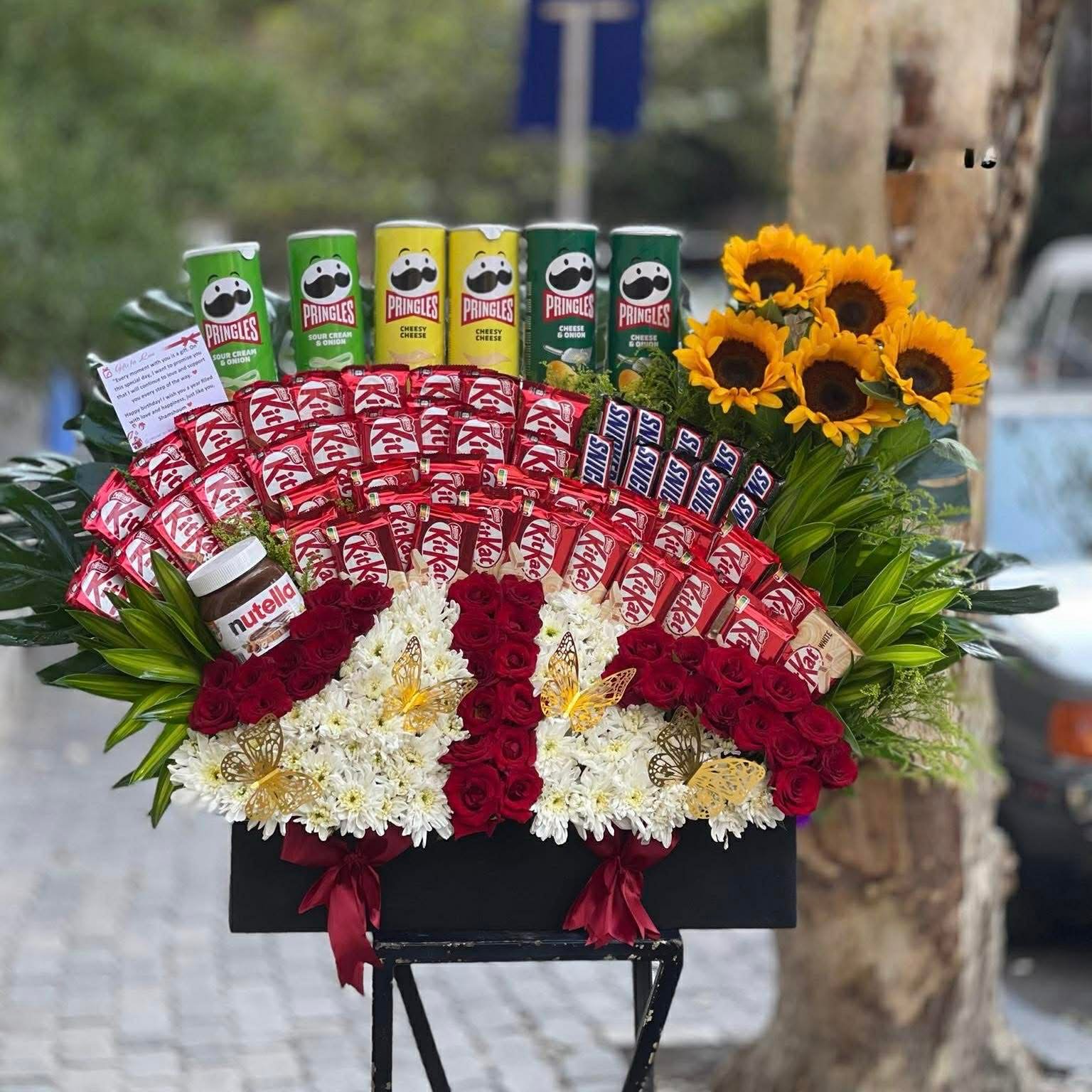 617537012_904584942092608_1599552691305182293_n Pringles & Nutella Sunflower Rose Bouquet - Image 1