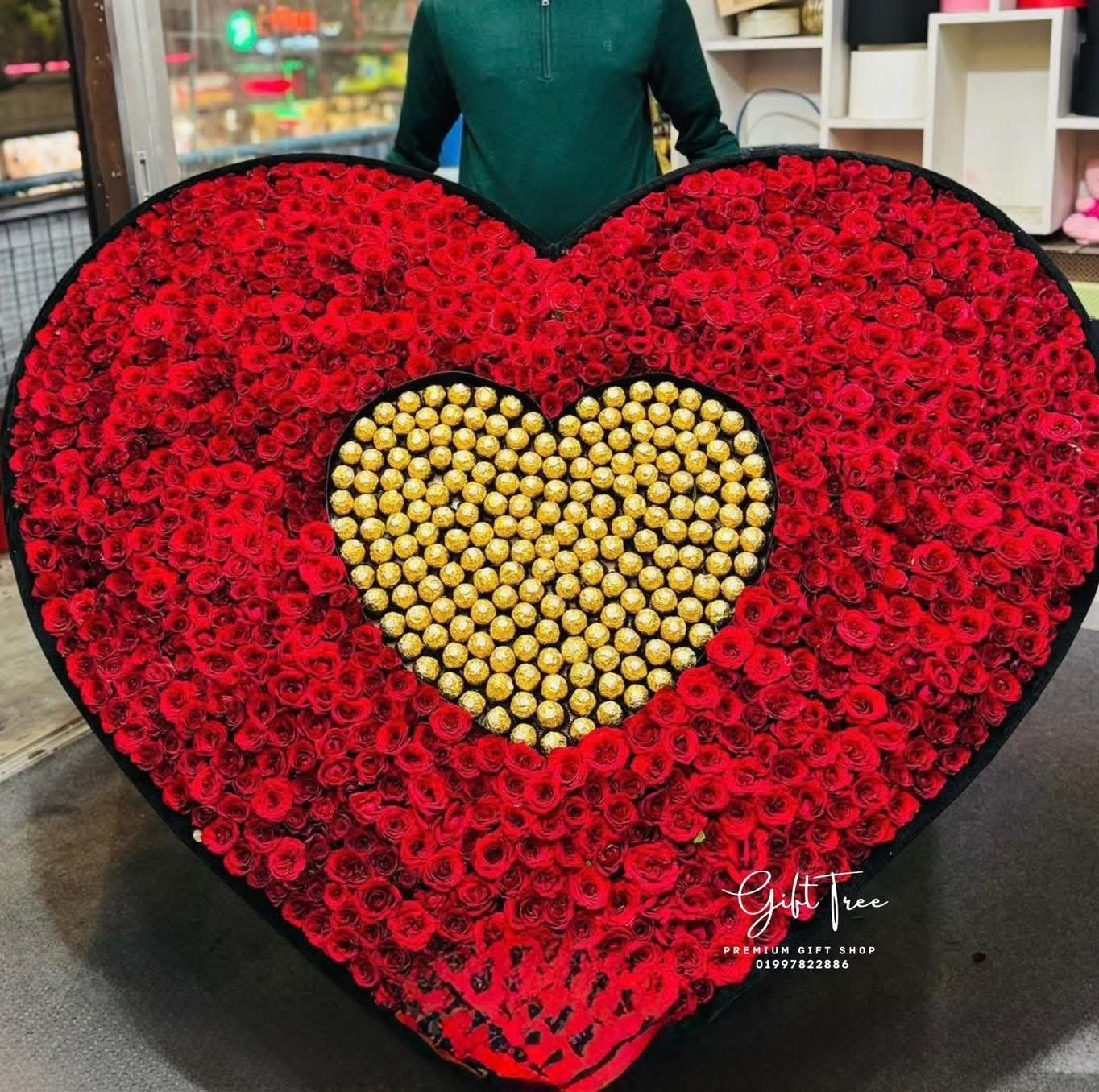 A Love Beyond Measure – 1500 Roses & Ferrero Heart A Love Beyond Measure – 1500 Roses & Ferrero Heart