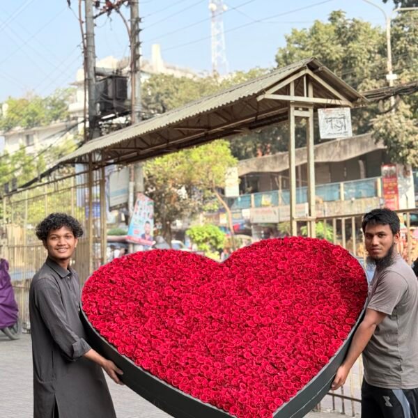 Heart That Holds Forever – 1500 Red Roses