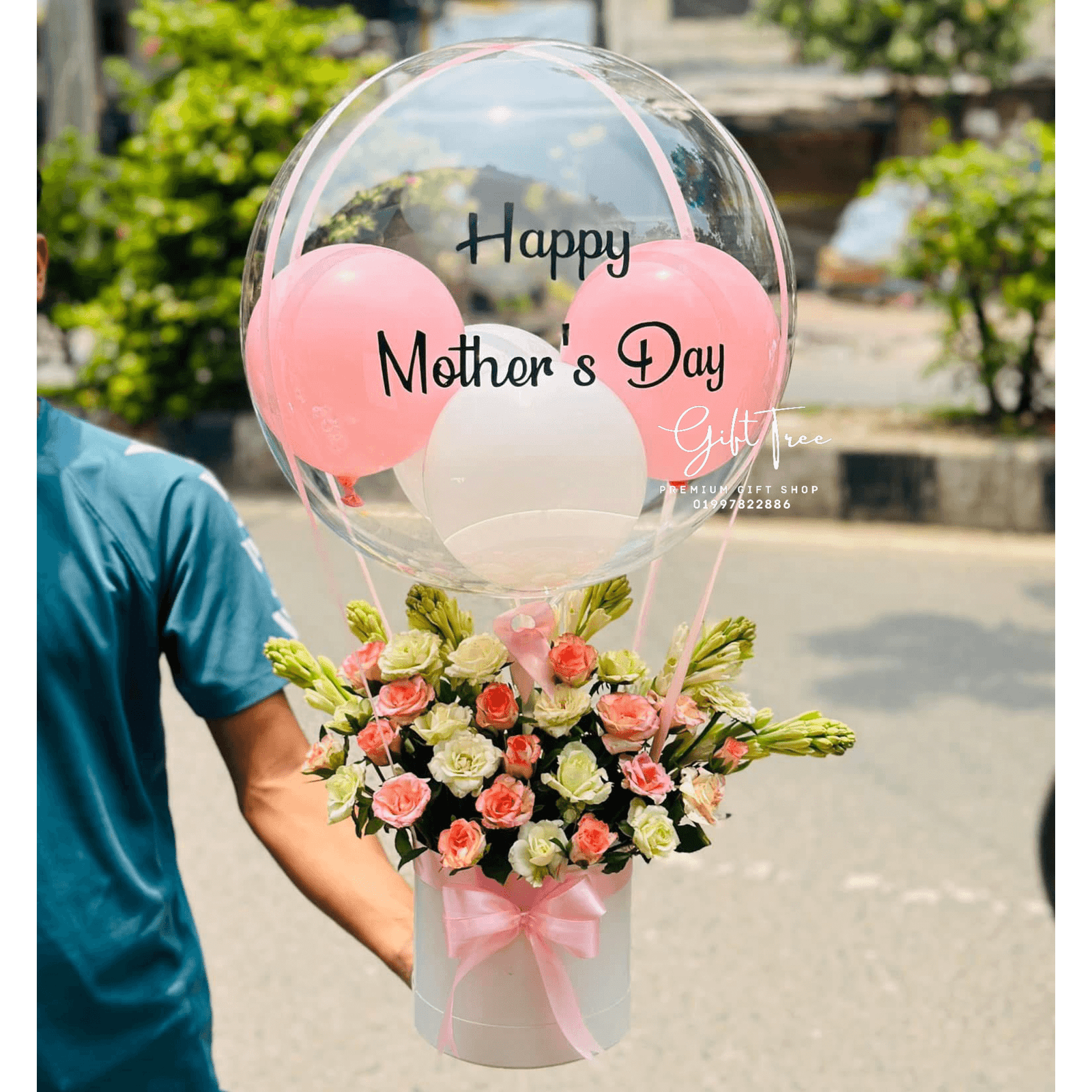 Mothers-Day-Balloon-05.png Luxury Mother’s Day Balloon & Natural Rose Bouquet - Image 1