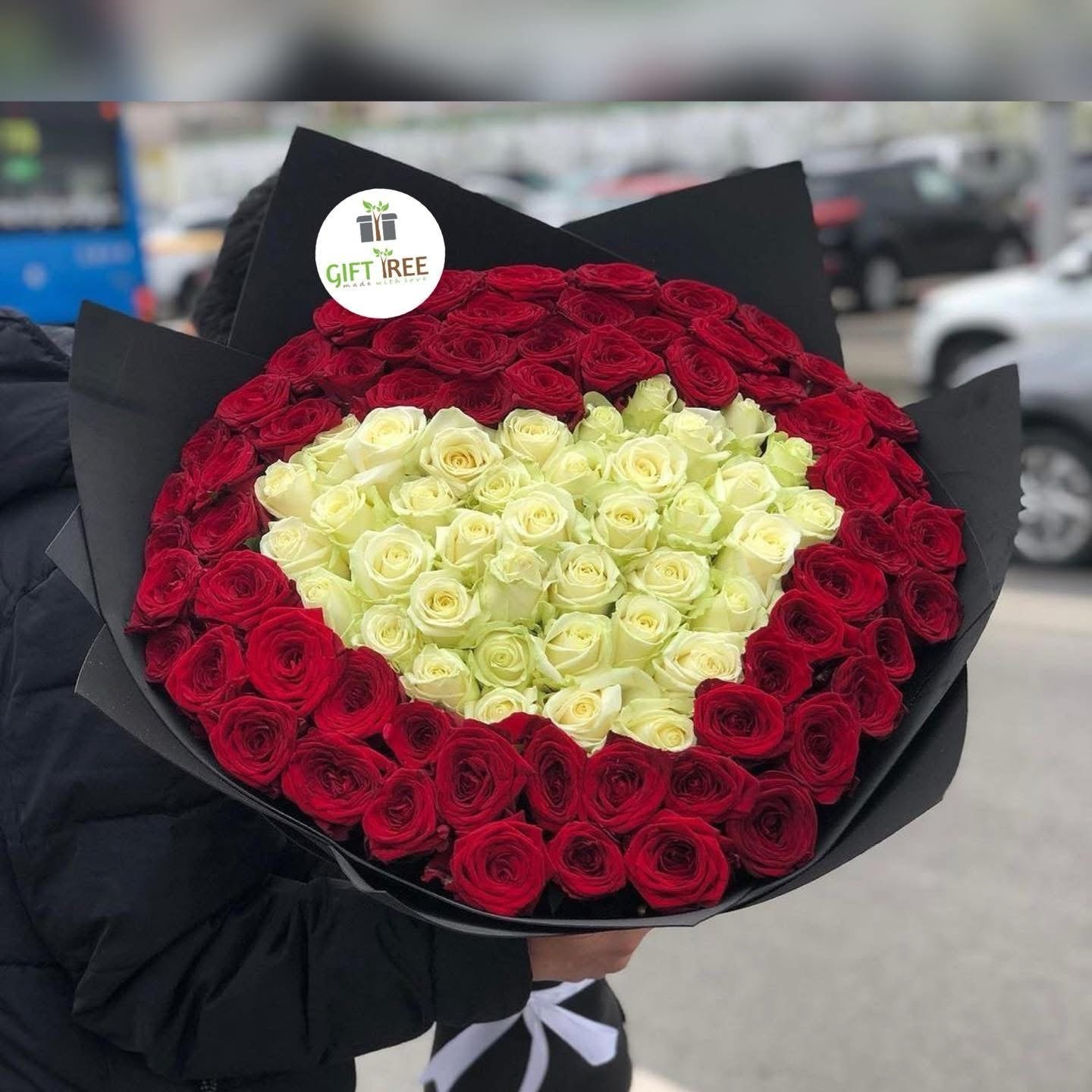 img_1581.jpeg 100pcs Rose Bouquet - Image 1